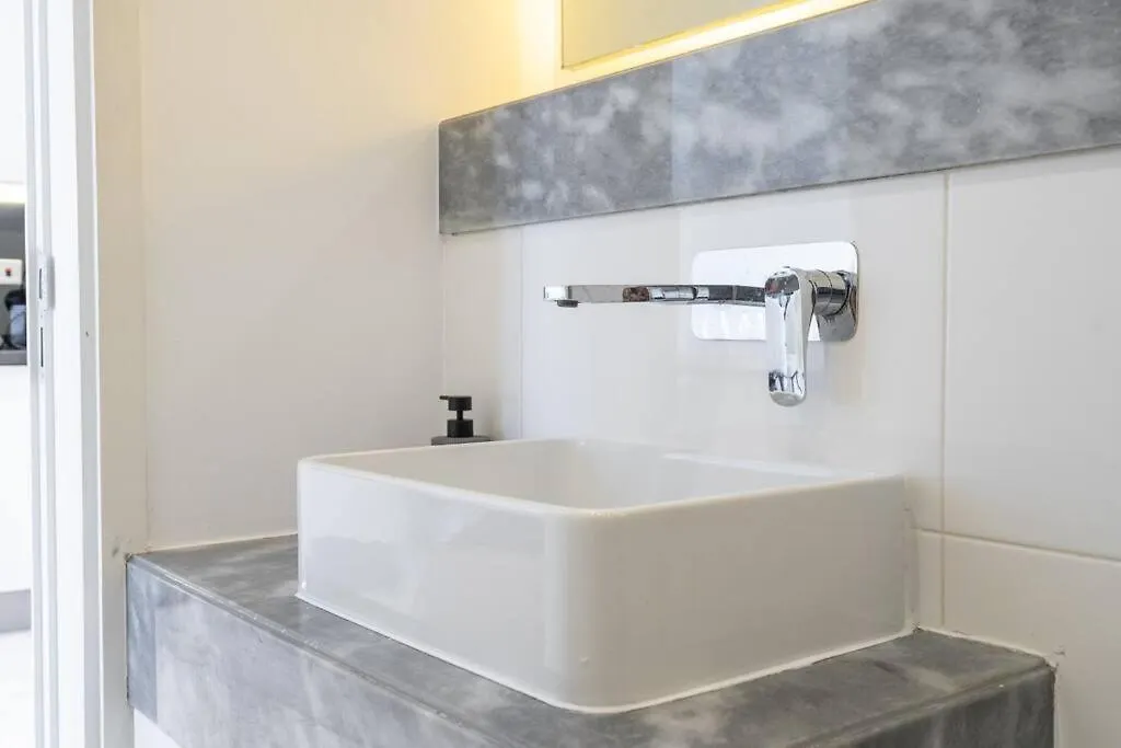 Apartment Exquisite Stay In Downtown Burj Khalifa Views With Stunning Pool Dubai United Arab Emirates