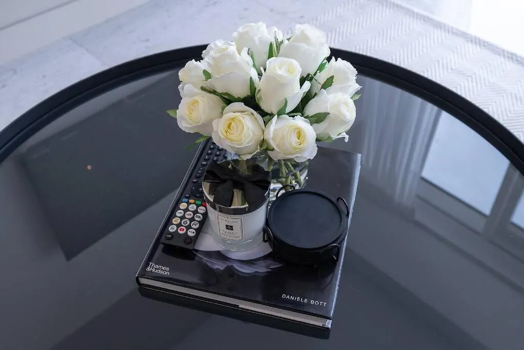 Exquisite Stay In Downtown Burj Khalifa Views With Stunning Pool Dubai Verenigde Arabische Emiraten