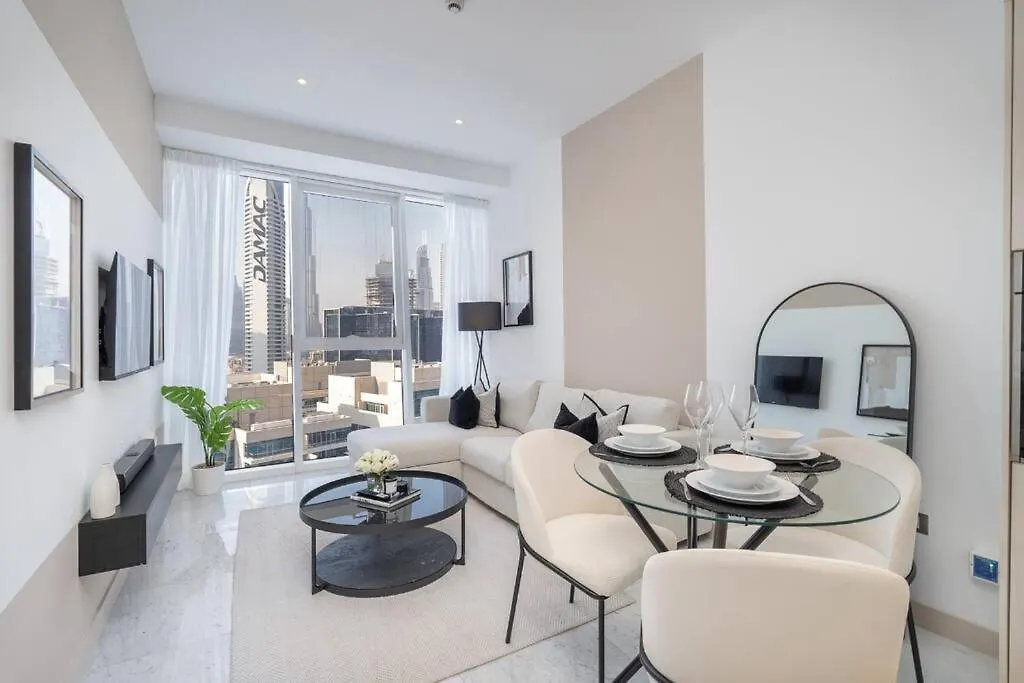 Appartement Exquisite Stay In Downtown Burj Khalifa Views With Stunning Pool Dubai
