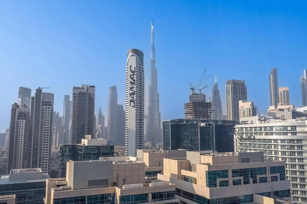 Exquisite Stay In Downtown Burj Khalifa Views With Stunning Pool Dubai