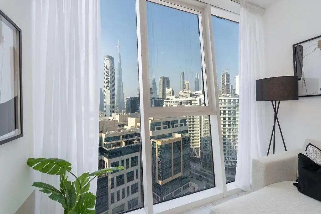 Exquisite Stay In Downtown Burj Khalifa Views With Stunning Pool Dubai Verenigde Arabische Emiraten