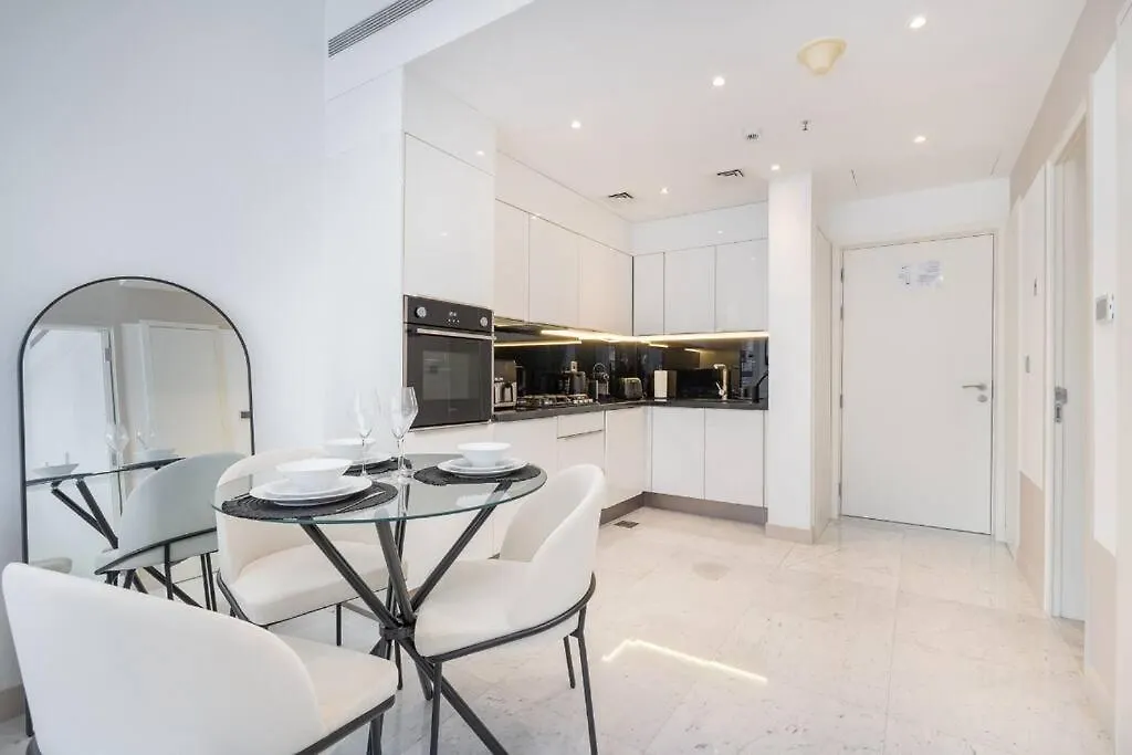 Appartement Exquisite Stay In Downtown Burj Khalifa Views With Stunning Pool Dubai