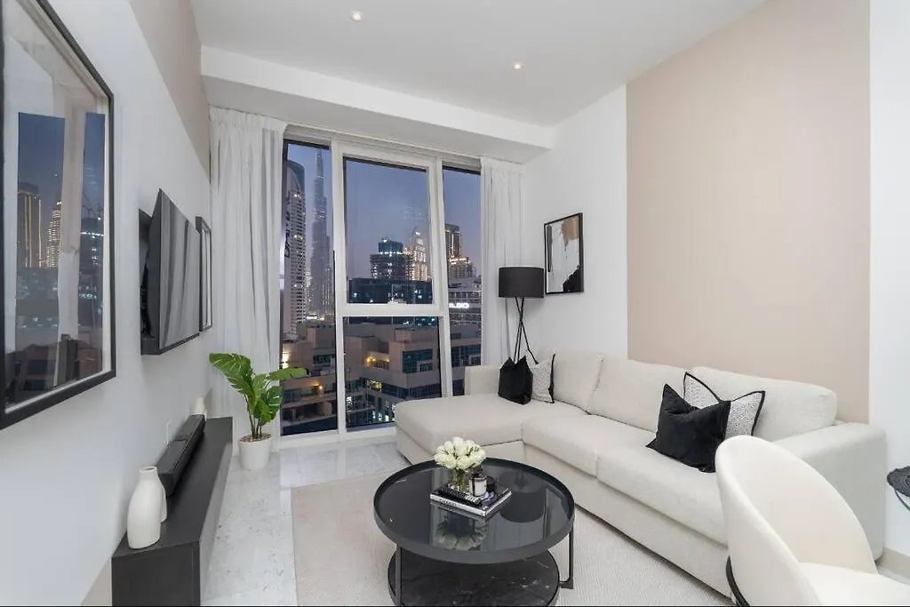 Appartement Exquisite Stay In Downtown Burj Khalifa Views With Stunning Pool Dubai