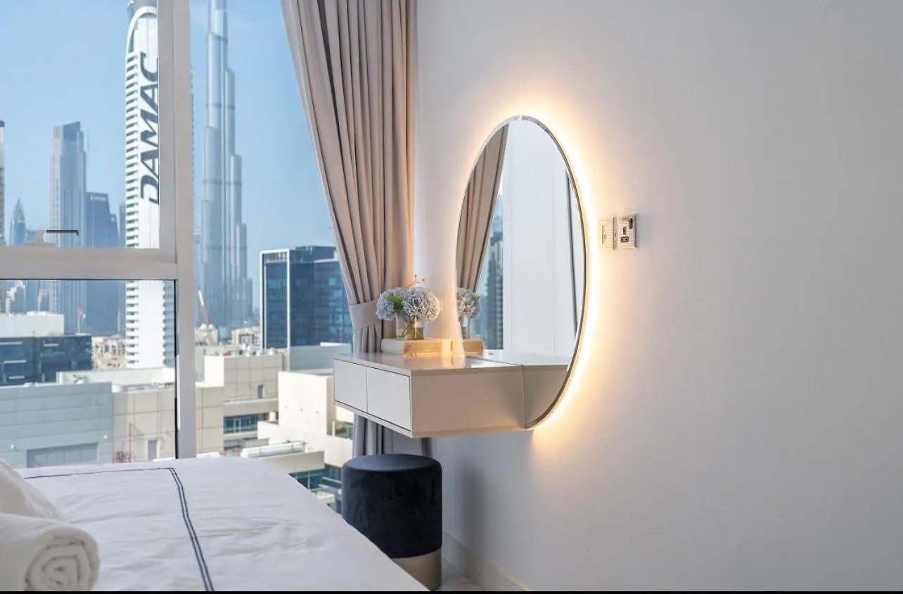 Exquisite Stay In Downtown Burj Khalifa Views With Stunning Pool Dubai