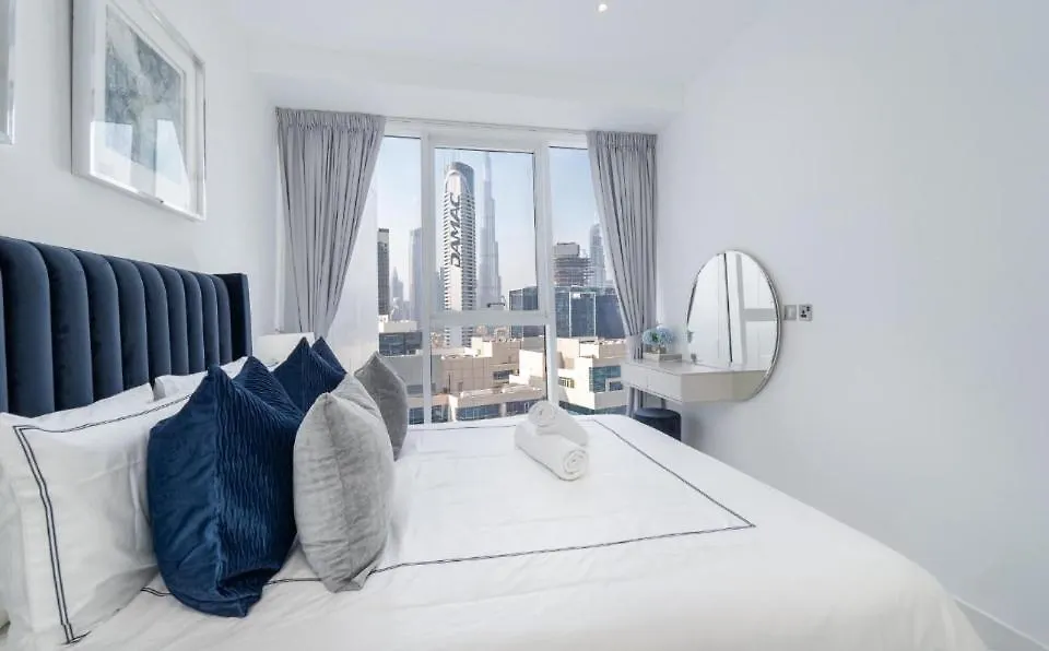 Appartement Exquisite Stay In Downtown Burj Khalifa Views With Stunning Pool Dubai