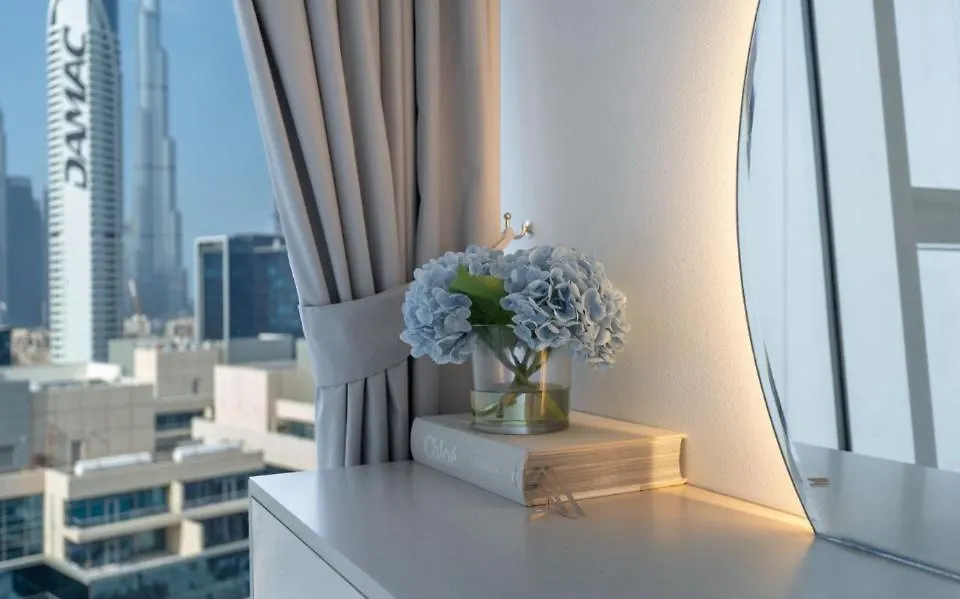 Appartement Exquisite Stay In Downtown Burj Khalifa Views With Stunning Pool Dubai